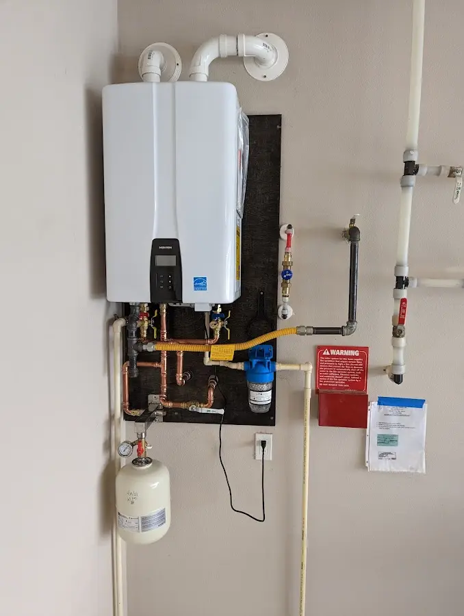 Professional plumber installing copper piping in a Etowah home